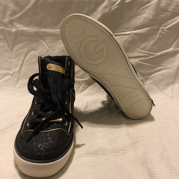 Guess Tennis Shoes - Picture 3 of 4